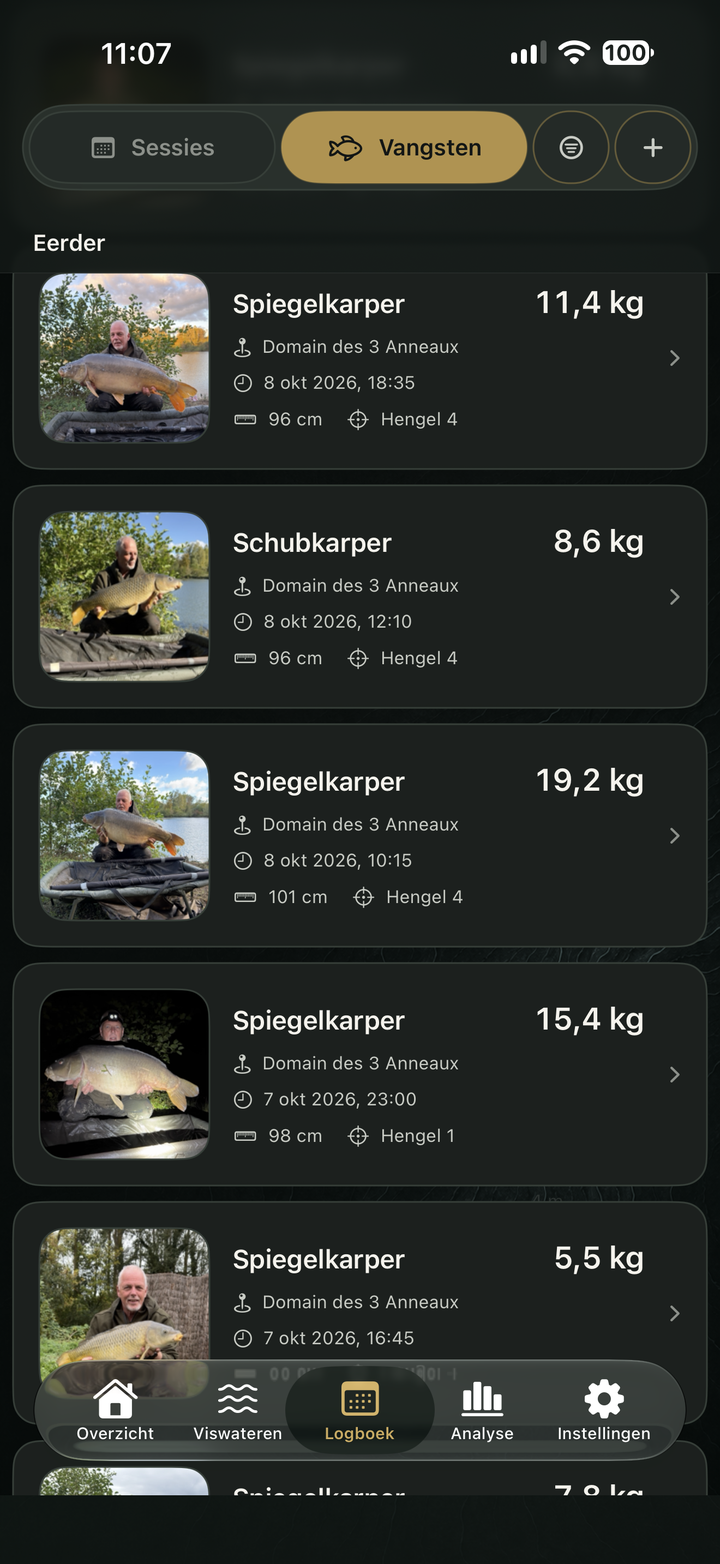 CarpAtlas logboek met geregistreerde karpervangsten en foto’s